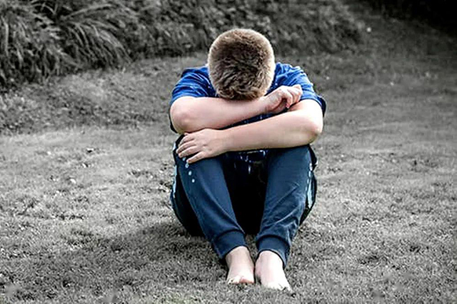 抑郁症,儿童抑郁症,孤僻,青少年：孩子孤僻，这是抑郁的表现！