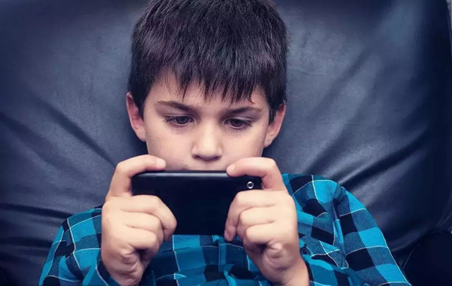 为什么孩子会沉迷于手机？