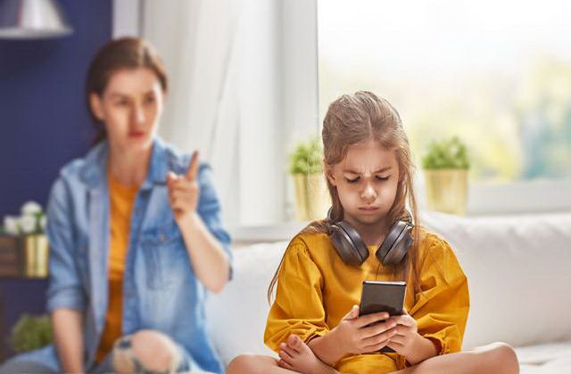 孩子沉迷手机,手机成瘾,学习成绩下降：孩子沉迷于手机，学习成绩下降怎么办？